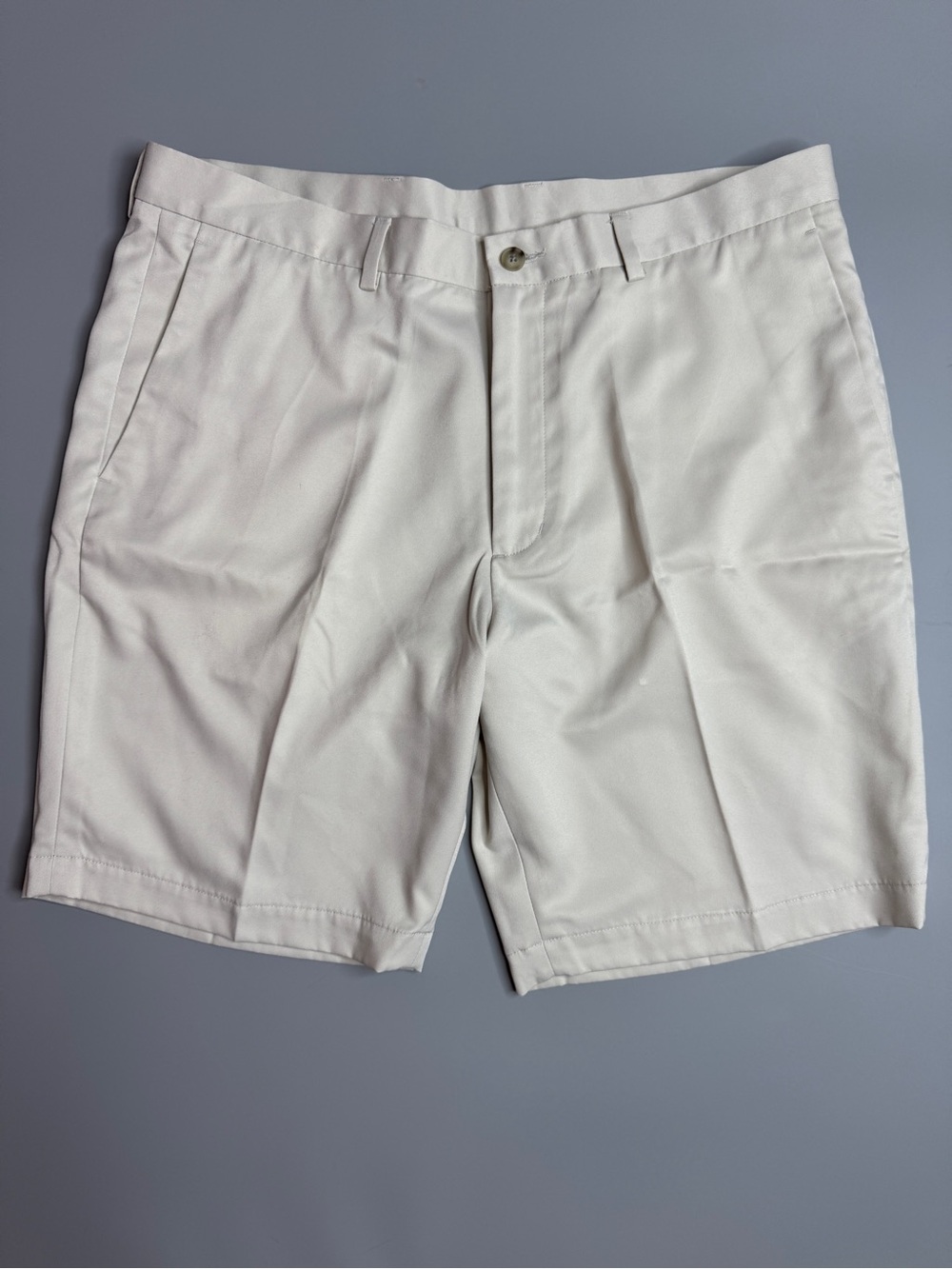 Perry Ellis Men's White Flat Front Chino Shorts